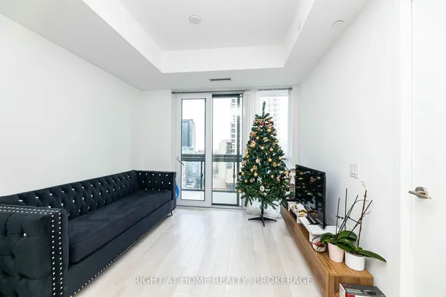 Additional image 9 of 39 Roehampton Ave Unit 1301