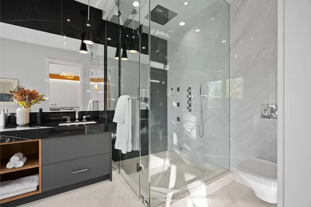 Additional image 21 of 39 Sharron Dr