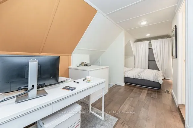 Additional image 25 of 925 King St