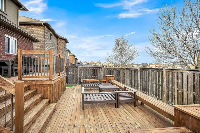 Additional image 34 of 31 Showcase Dr