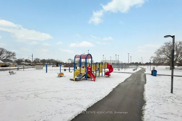 Additional image 22 of 53 Amoro Dr