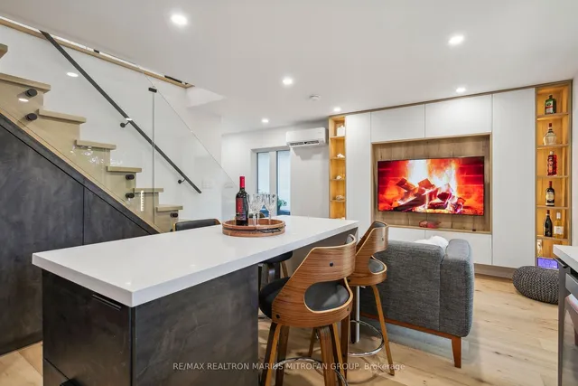 Additional image 26 of 21 Toynbee Tr