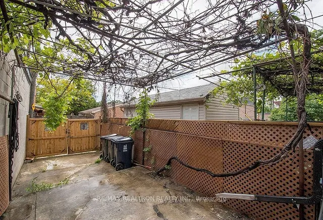 Additional image 16 of 139A Lappin Ave