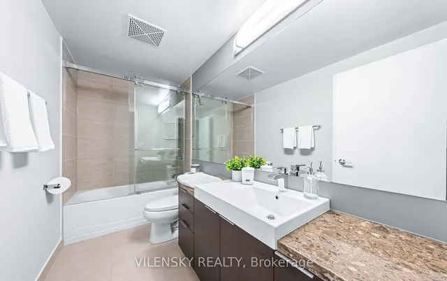 Additional image 9 of 478 King St Unit 909