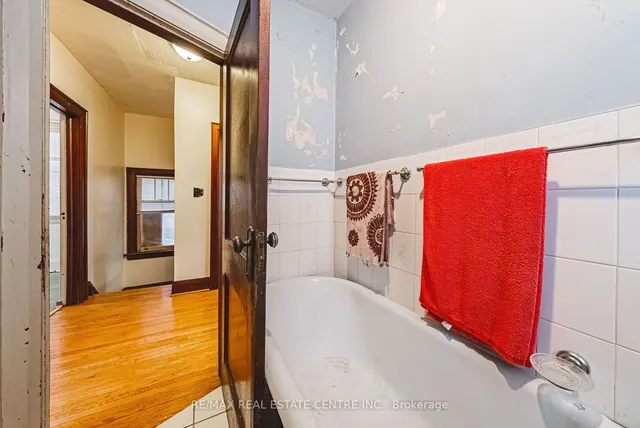 Additional image 25 of 8 MAIN St