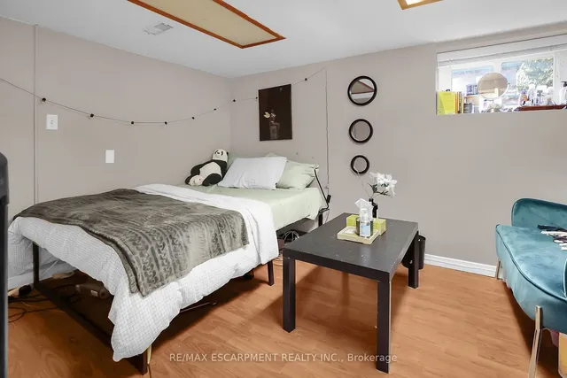 Additional image 23 of 21 Paisley Ave