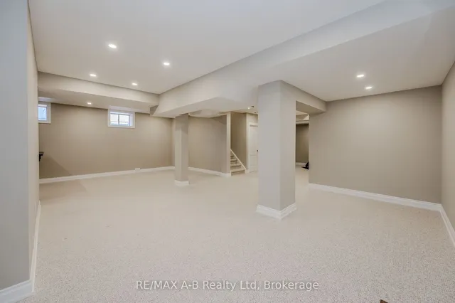 Additional image 33 of 252 Edgewater Cres