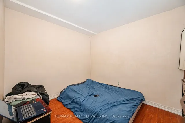 Additional image 34 of 12 Courtleigh Sq