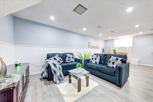 Additional image 34 of 121 Cultra Sq