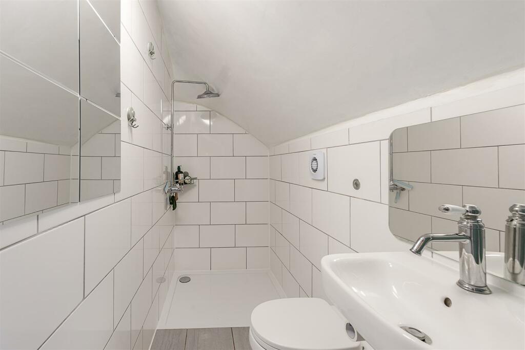 Additional image 8 of Walkers Close, Harpenden