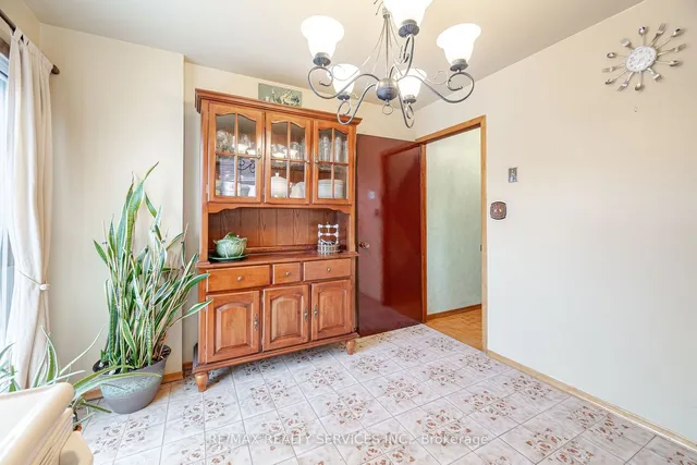 Additional image 9 of 171 Montrose Ave