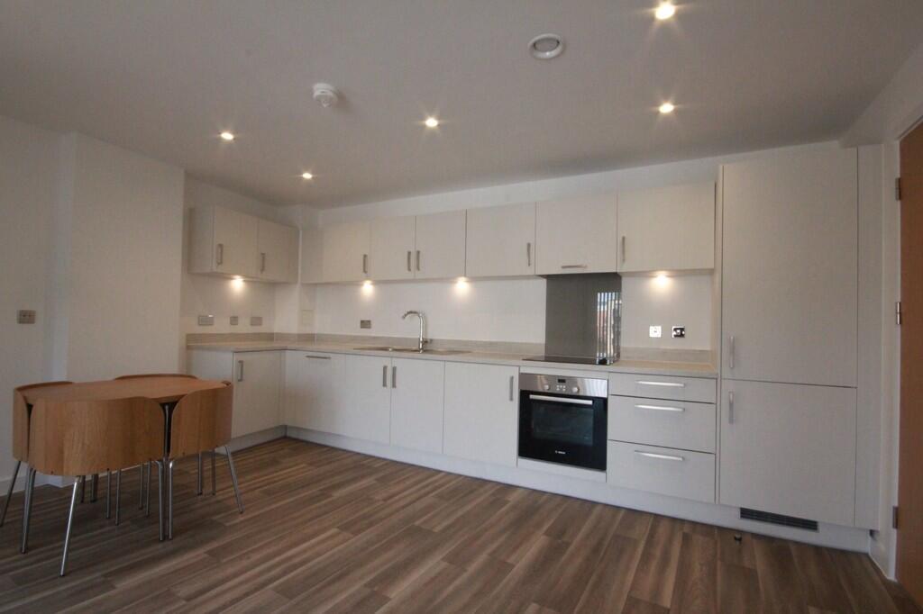 Additional image 4 of Lincoln Apartments, Lexington Gardens, Park Central, B15