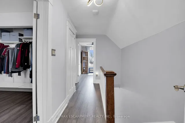 Additional image 17 of 53 1/2 Robins Ave