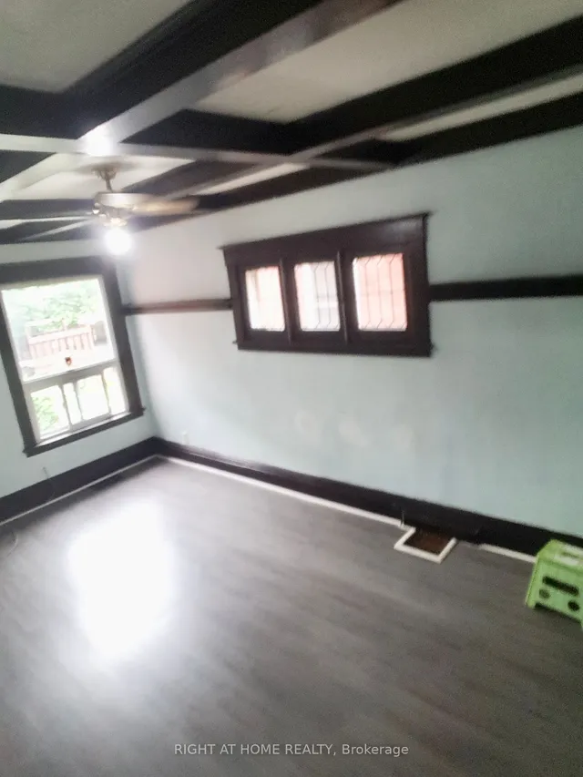 Additional image 17 of 24 Spadina Ave