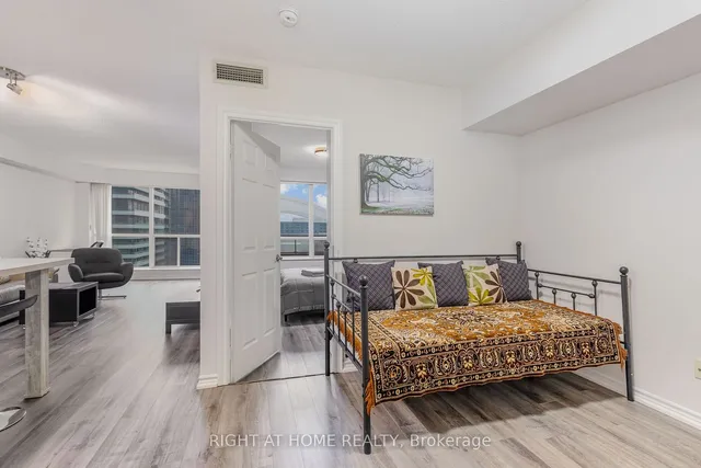 Additional image 13 of 250 Wellington St Unit 1537