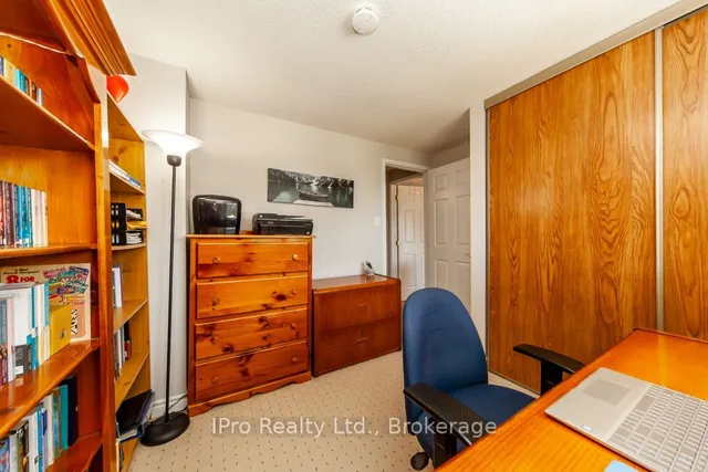 Additional image 33 of 847 Cedarbrae Ave