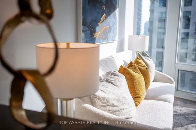 Additional image 13 of 60 shuter St Unit 2003