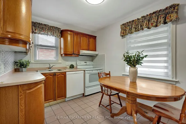 Additional image 12 of 131 East 42nd St