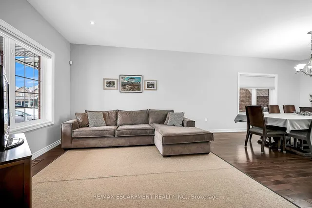 Additional image 3 of 31 Showcase Dr