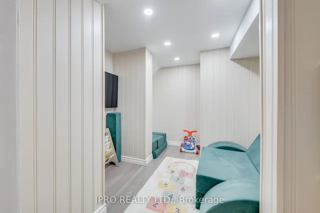 Additional image 31 of 1038 Laurier Ave