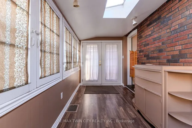 Additional image 9 of 547 Roxborough Ave