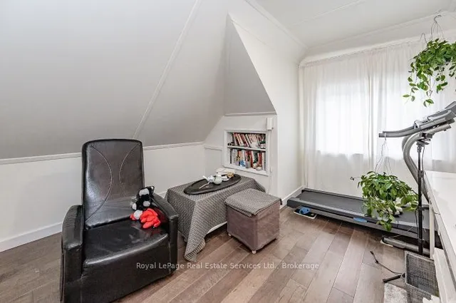 Additional image 24 of 925 King St