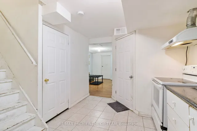 Additional image 21 of 922 Ledbury Cres