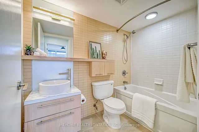 Additional image 23 of 21 Carlton St Unit 909