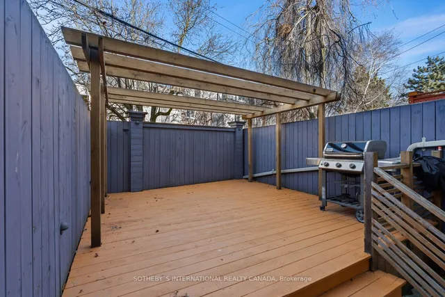 Additional image 40 of 184 Macpherson Ave