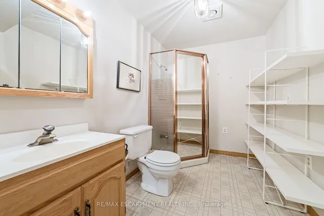 Additional image 32 of 274 LLOYMINN Ave