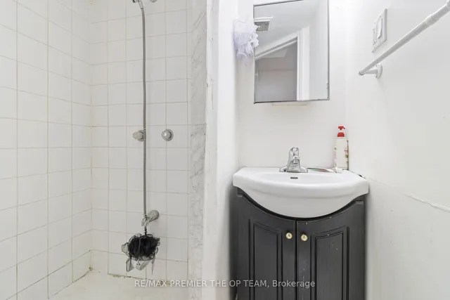 Additional image 37 of 922 Ledbury Cres