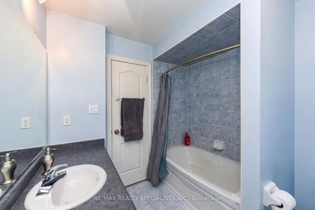 Additional image 20 of 37 Bluffwood Cres