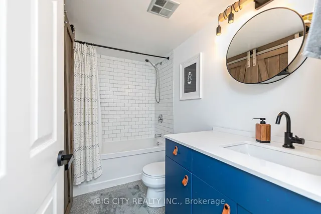 Additional image 16 of 570 Wellington St Unit 12B