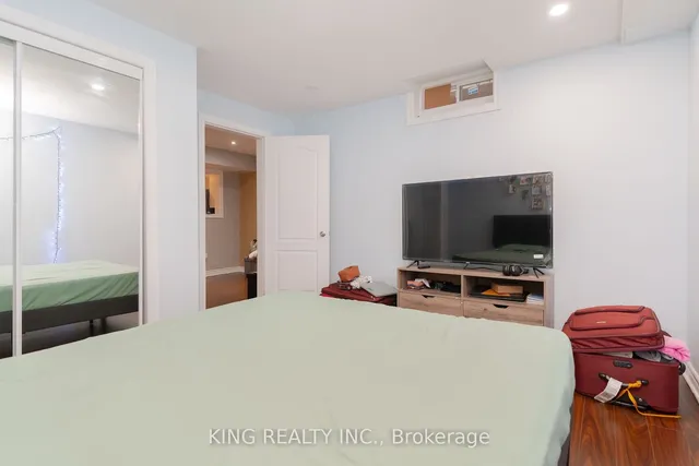 Additional image 40 of 54 COACHLIGHT Cres