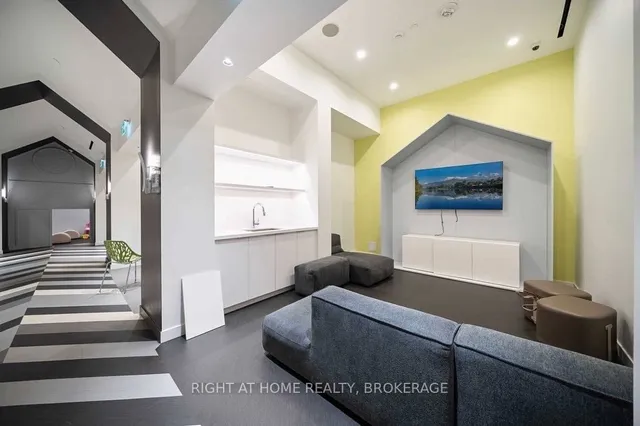 Additional image 26 of 39 Roehampton Ave Unit 1301