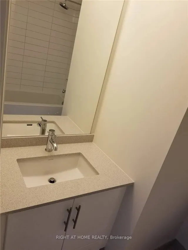 Additional image 18 of 460 Adelaide St Unit 820