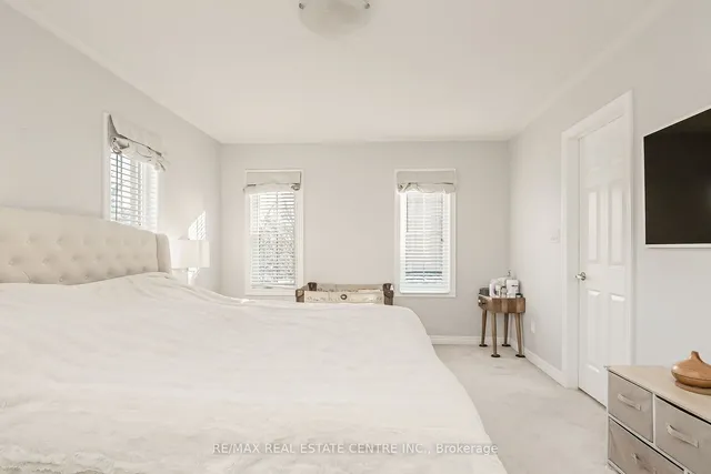 Additional image 23 of 27 Cedar Lake Cres