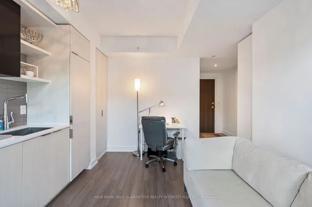 Additional image 15 of 6 Parkwood Ave Unit 303