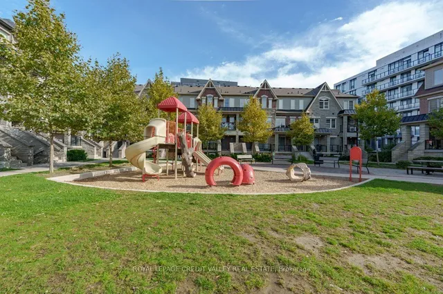 Additional image 19 of 200 Veterans Dr Unit 6