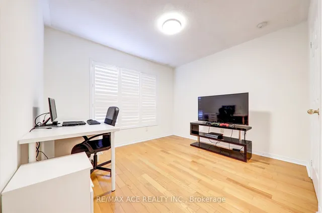 Additional image 25 of 51 Knowles Dr