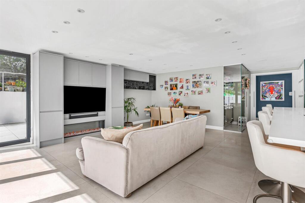 Additional image 7 of The Avenue, Welwyn