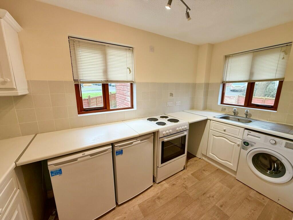 Additional image 5 of Henstridge