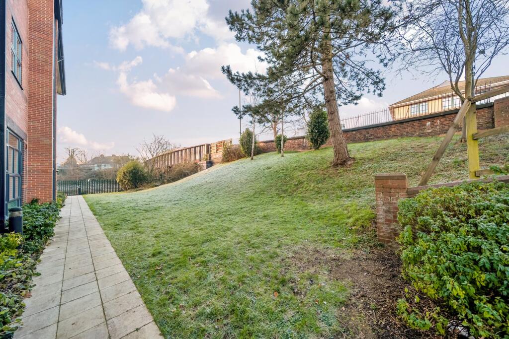 Additional image 10 of Great North Road, Hatfield, AL9