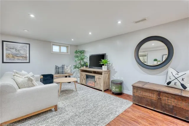 Additional image 23 of 18 Martha St