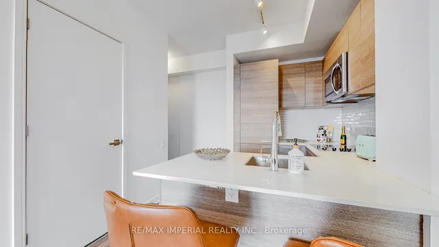 Additional image 4 of 3 Gloucester St Unit 2706