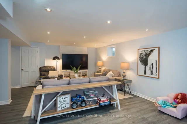 Additional image 37 of 988 Clark Blvd