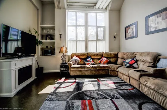 Additional image 19 of 404 King St Unit 102