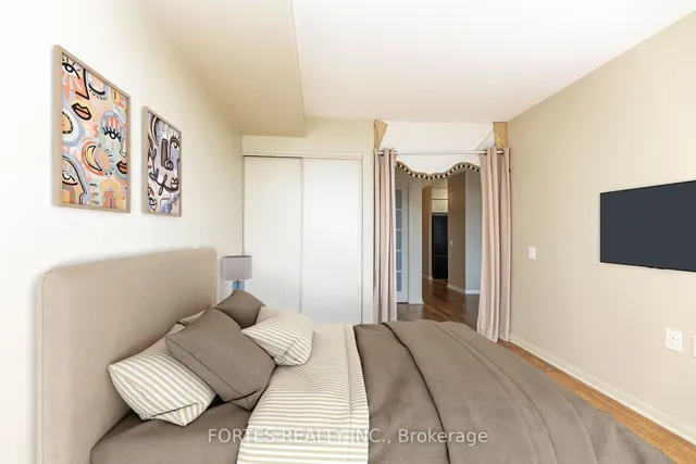 Additional image 16 of 650 Lawrence Ave Unit 404