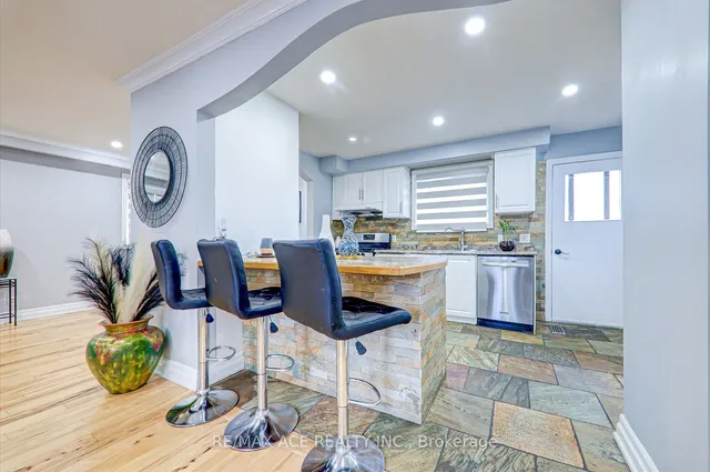 Additional image 7 of 121 Cultra Sq