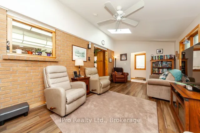 Additional image 19 of 847 Cedarbrae Ave